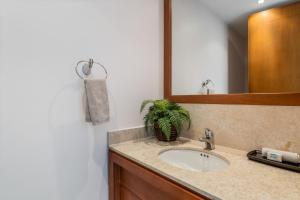 Luna Blanca Two Bedroom Unit by Kivoya