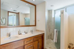 Luna Blanca Two Bedroom Unit by Kivoya