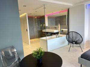 Appartement neuf climatisé - vue mer Saint-Tropez - 50m plage et port - piscine