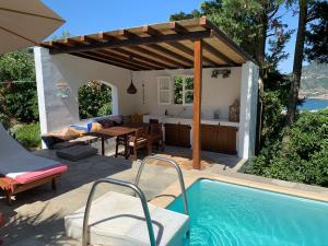 Romantic Lemonia Cottage