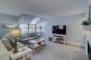 Apartment room in 146 Beachwalk 3 BR Shipyard Condo