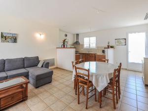 Maisons de vacances Spacious Holiday Home in Aigues vives : photos des chambres