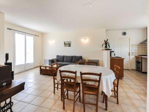 Maisons de vacances Spacious Holiday Home in Aigues vives : photos des chambres