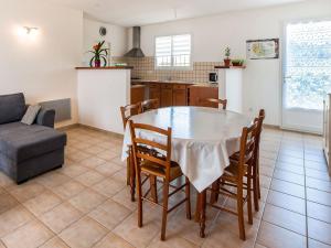 Maisons de vacances Spacious Holiday Home in Aigues vives : photos des chambres