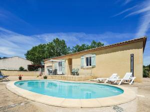 Spacious Holiday Home in Aigues vives