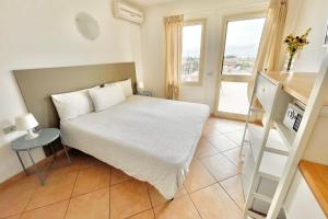 Double or Twin Room with Lake View