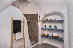 Mystagoge cave pooljacuzzi, cellar and hammam
