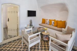 Mystagoge cave pooljacuzzi, cellar and hammam