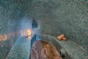 Mystagoge cave pooljacuzzi, cellar and hammam