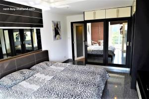 Jomtien Beach 1-Bed condo - Sleeps 2 - w Pool