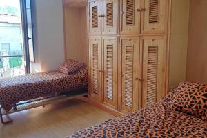 CASA NOGALES junto a PLAYA DE POO y SENDA. WIFI