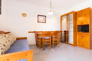 Sistach Rentals ARGONAVIS 204