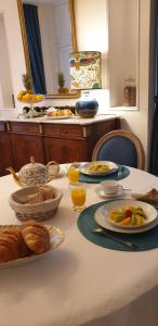 B&B / Chambres d'hotes LA MAISON LEONARD : photos des chambres