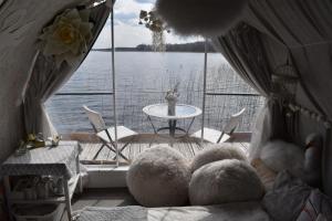 Gulbju māja - Swan house