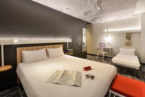 Hotels ibis Paris Gare De L Est 10eme : Chambre Standard avec 1 Lit Double et 1 Lit Simple