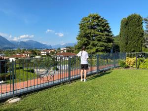 Flowers & garden apartment con vista lago