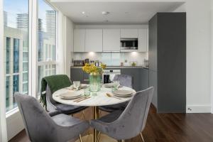 Luxurious Spacious 2Bed Flat in Canary Wharf w/views of River Thames - image 2