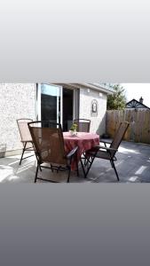 Two-Bedroom Apartment room in Orchard Grove B&B