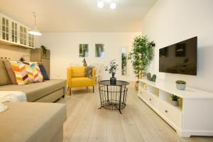 The Comfy Spot - 1 BR-Apartment & Parking Included in North Business Area