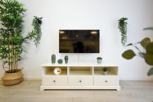 The Comfy Spot - 1 BR-Apartment & Parking Included in North Business Area