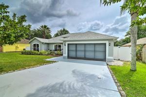 Holiday Home room in Large Family Home with Pool 9 Miles to Disney Parks