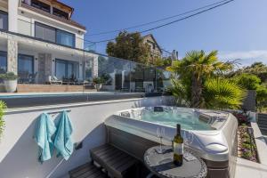 Villa CAPTAINS house on Šolta island with private pool, 3 bedrooms, 4 bathrooms, amazing sea views
