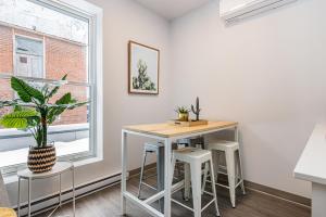 New and Perfectly Located 1 Bedroom Apartment by Den Stays