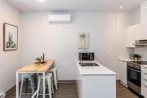 New and Perfectly Located 1 Bedroom Apartment by Den Stays