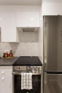 16 Studio Apartment-Hotel in Little Italy by Den Stays