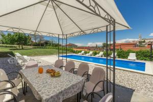 Holiday Home with pool in Višnjan 