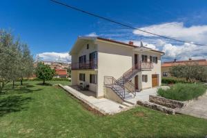Holiday Home with pool in Višnjan
