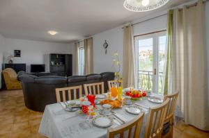 Holiday Home with pool in Višnjan