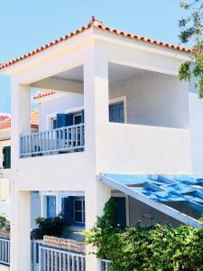 Wonderful Seaside House with spacious balcony Lesvos Greece