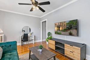 Chic 1BR Apt Close to Everything - Marshfield E3