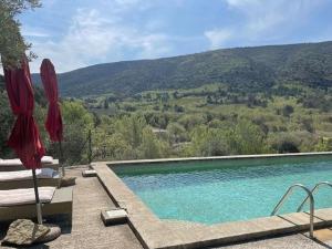 Maisons de vacances Stylish Holiday Home in Lacoste with Swimming Pool and airco : Maison de Vacances 2 Chambres