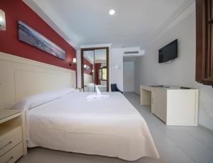 Double or Twin Room with Pool View room in Pozo del Duque