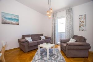 Apartment Dora near Sea and Center with Private Garage