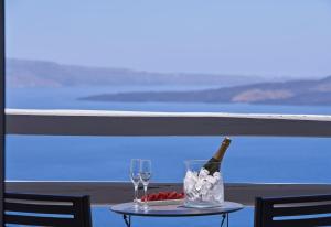 Mr and Mrs White Santorini Champagne All Inclusive Santorini Greece