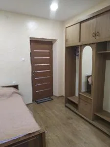 Домик возле моря с уютным двориком в районе Совиньона - Tayirove