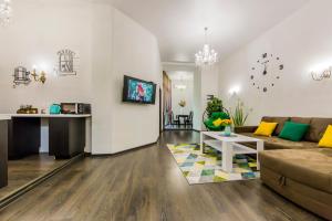 Поруч укриття, 2к квартира біля Хрещатика, вхід у метро у сусідньому будинку