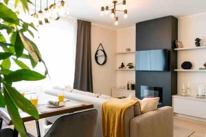 Sunny 2BR Flat-Top Location-Amazing Views