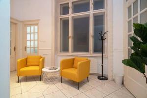 BEST located, 150 m2 5 bedrooms apt.,