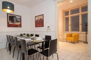 BEST located, 150 m2 5 bedrooms apt.,