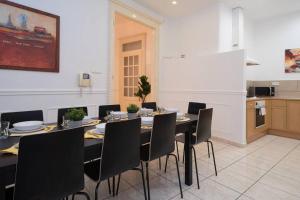 BEST located, 150 m2 5 bedrooms apt.,