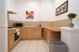 BEST located, 150 m2 5 bedrooms apt.,