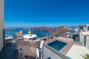 Gizis Exclusive Santorini Greece