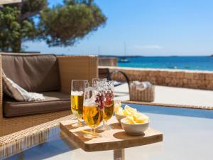 Es turó, luxury beachfront apartment in Colonia San Jordi