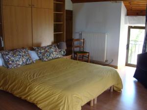 B&B / Chambres d'hotes LeClos Fleuri : Chambre Familiale avec Salle de Bains Privative