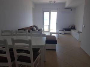 Krystyna Apartment- Apartment near the beach