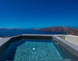 Gizis Exclusive Santorini Greece